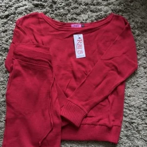 Women’s Loungewear 2-Piece Set Red Knit Top And Bottoms In Size M/L